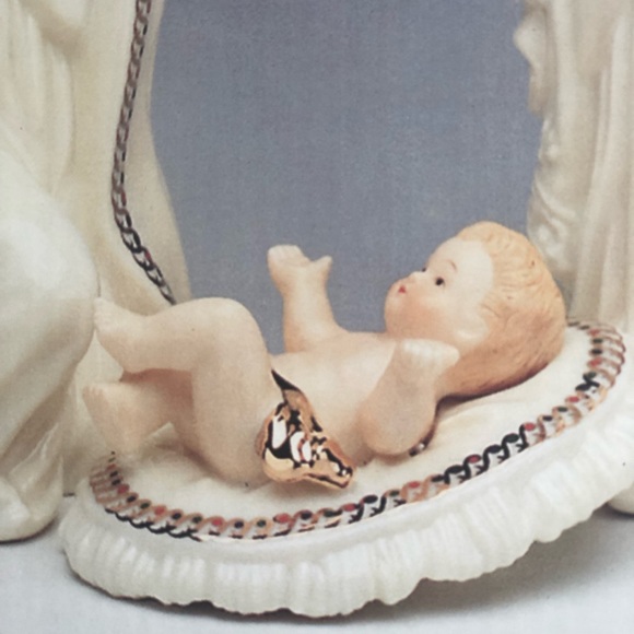 40% off Jade Porcelain Rare Vintage Nativity Figurine Mary Joseph and Baby Jesus - Picture 4 of 10